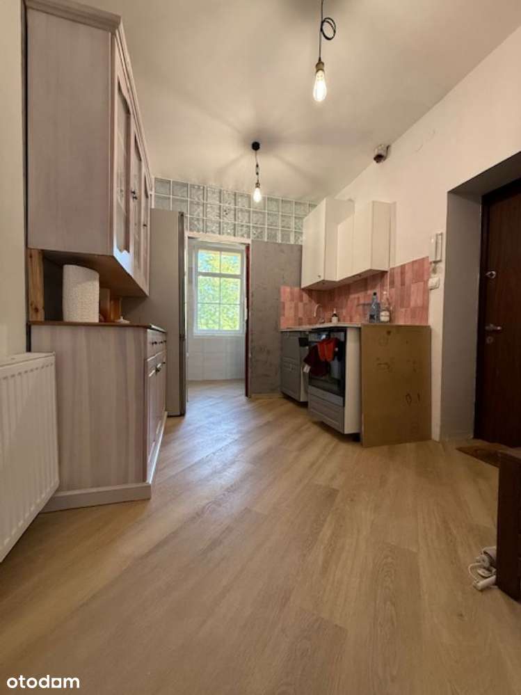 Przytulna kawalerka z oddzielną kuchnią, Sołacz-5