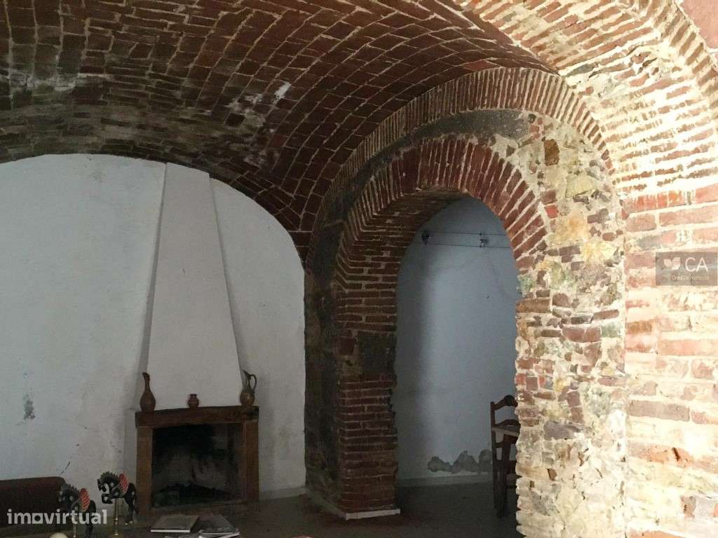 Edifício destinado a hotelaria com 626m², situado no centro da cida... - Grande imagem: 4/15