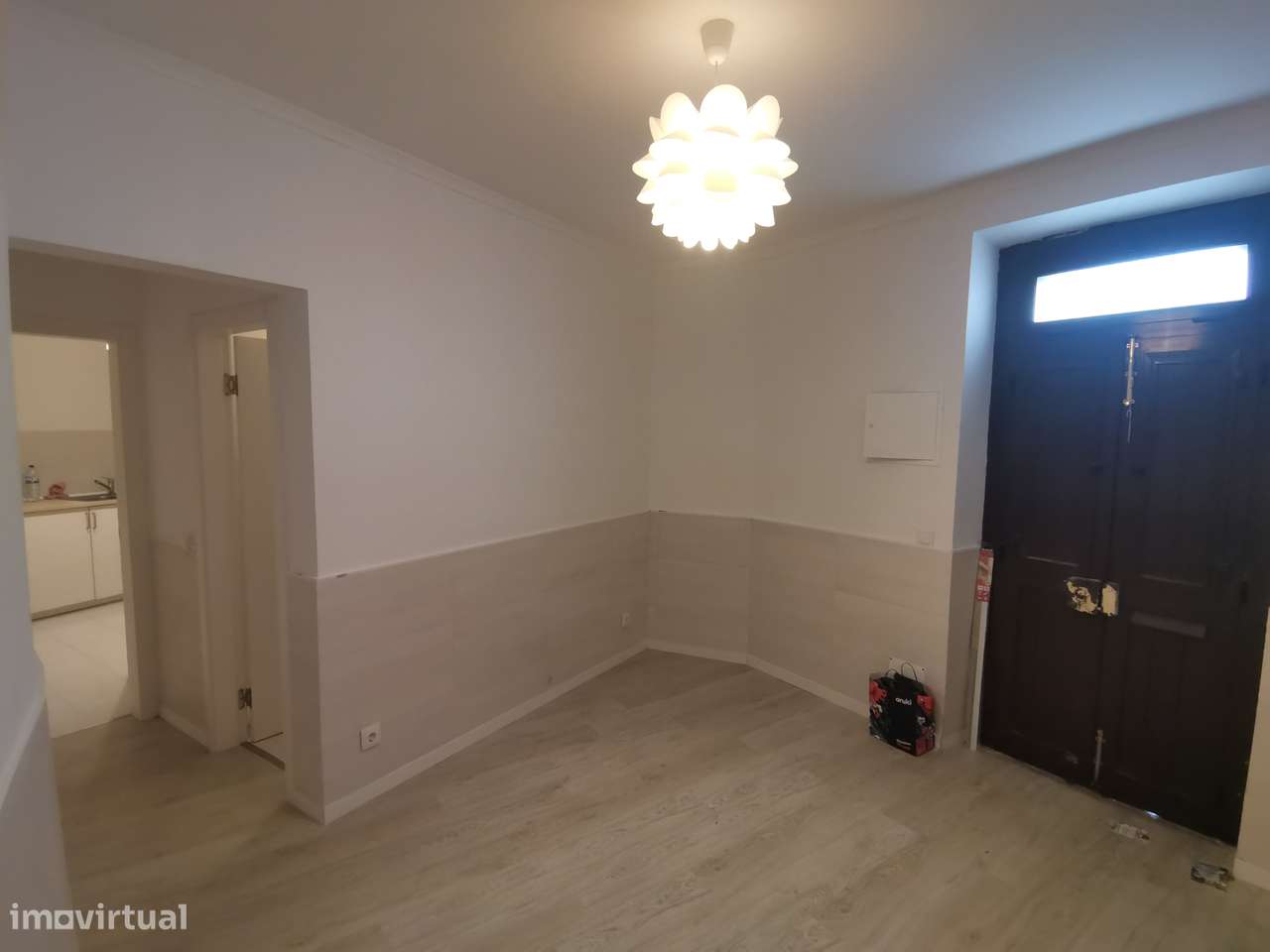 T1 com terraço, cozinha separada, preço acessível - Grande imagem: 5/14