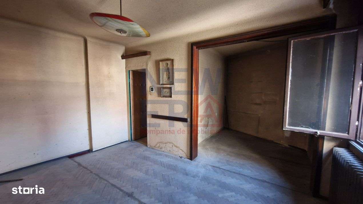 Garsoniera in casa interbelica, de vanzare in zona Unirii
