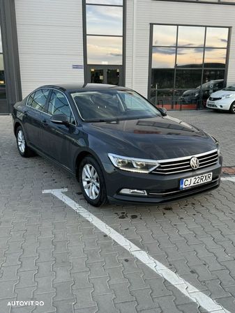 Volkswagen Passat 2.0 TDI DSG Comfortline - 1