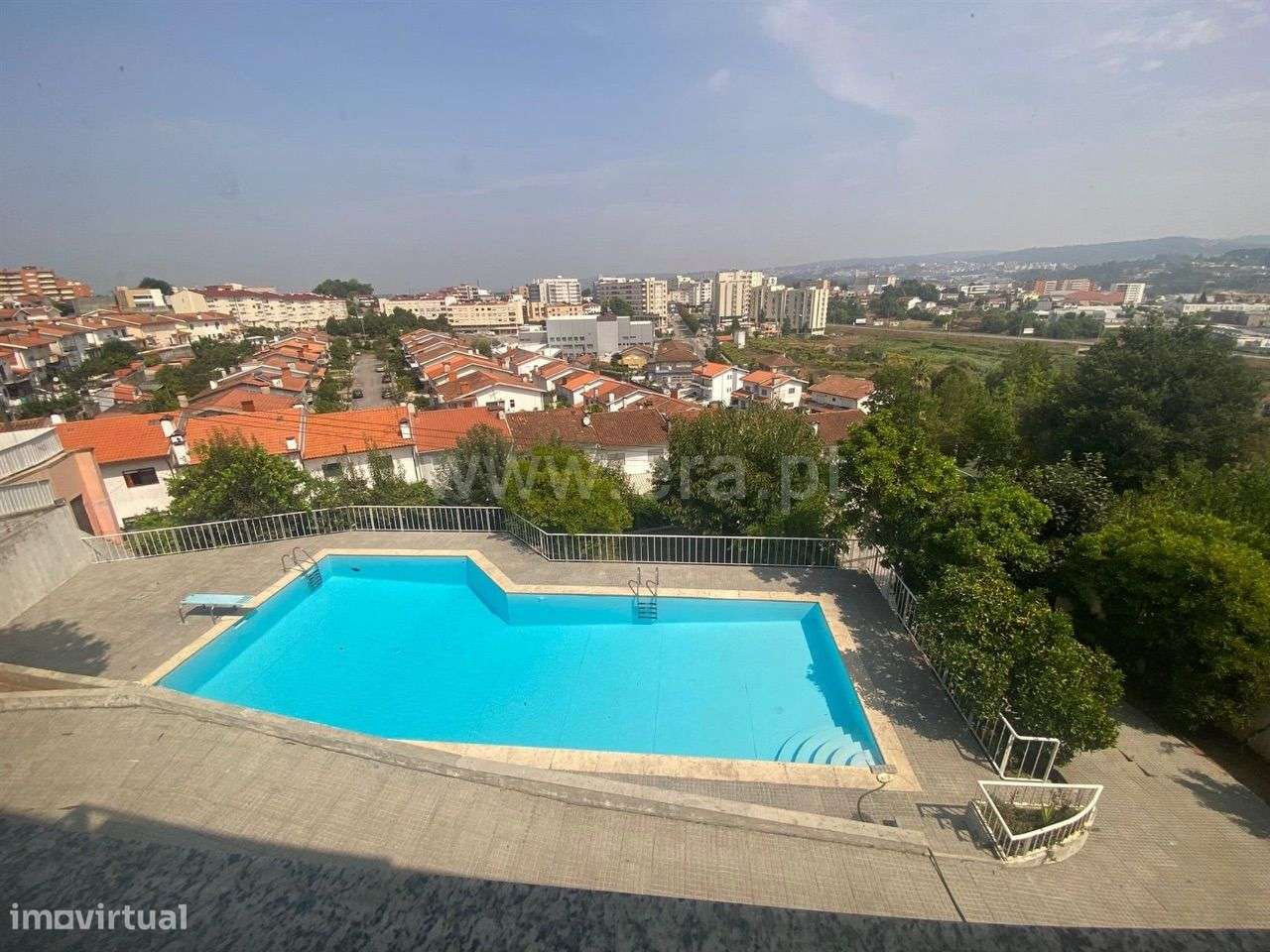 Moradia V5 próxima ao centro da cidade de Paredes - Grande imagem: 3/30