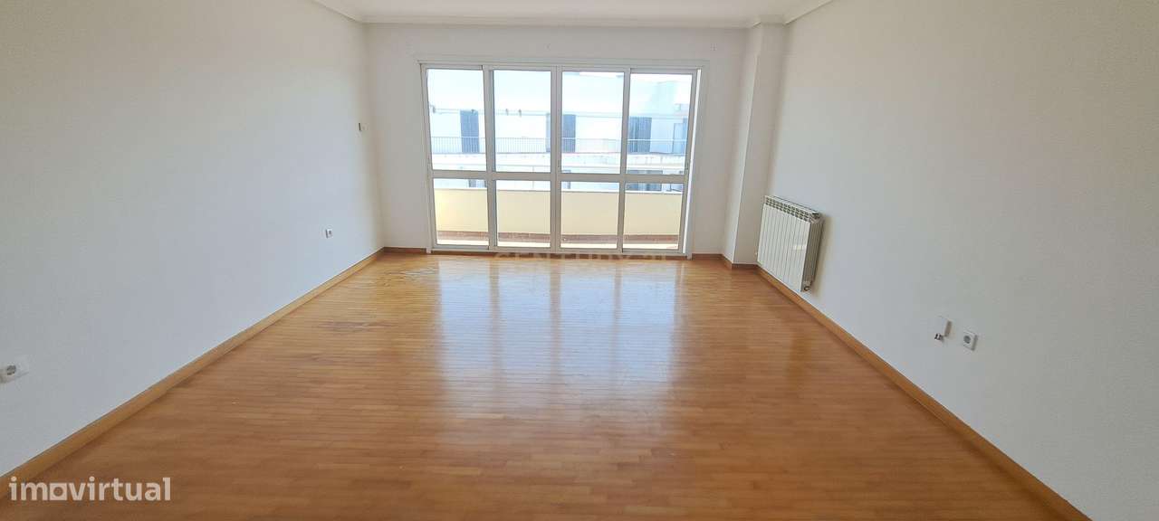 T3 com Suite, Estacionamento e Arrecadação – Urb. Nova da Fonte da Pr - Grande imagem: 3/20