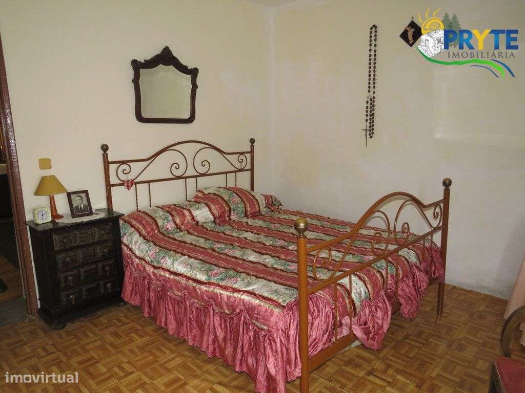 Quinta composta por moradia T4 situada perto de Cernache do Bonjardim-16