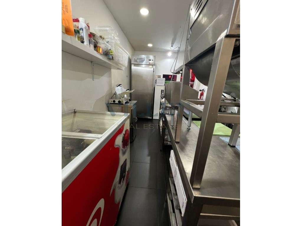 Trespasse de Hamburgaria - Negócio em Pleno Funcionamento - Grande imagem: 4/8