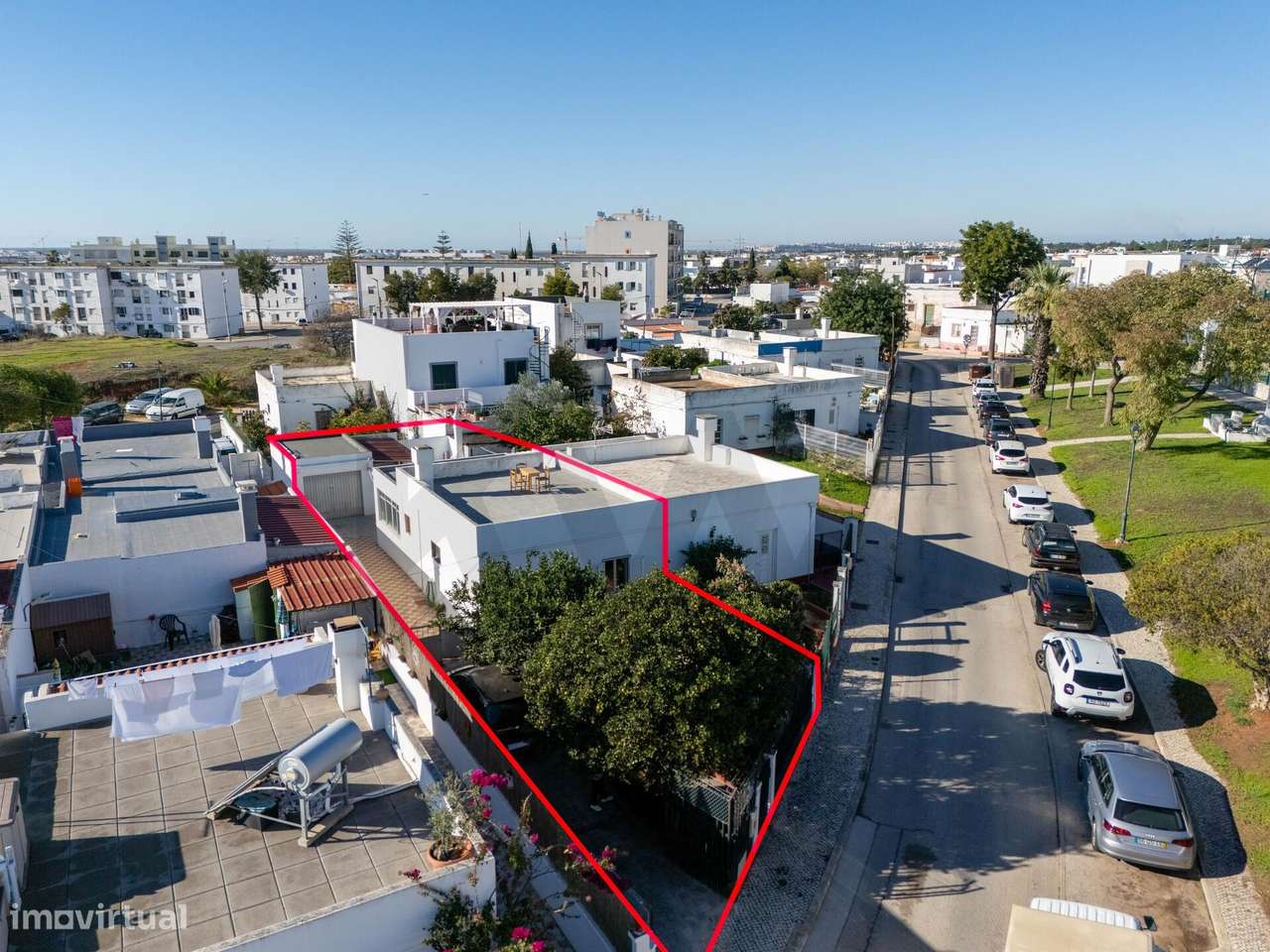 Oportunidade em Olhão: Moradia Térrea com Garagem e Grande Espaço Exte - Grande imagem: 4/60