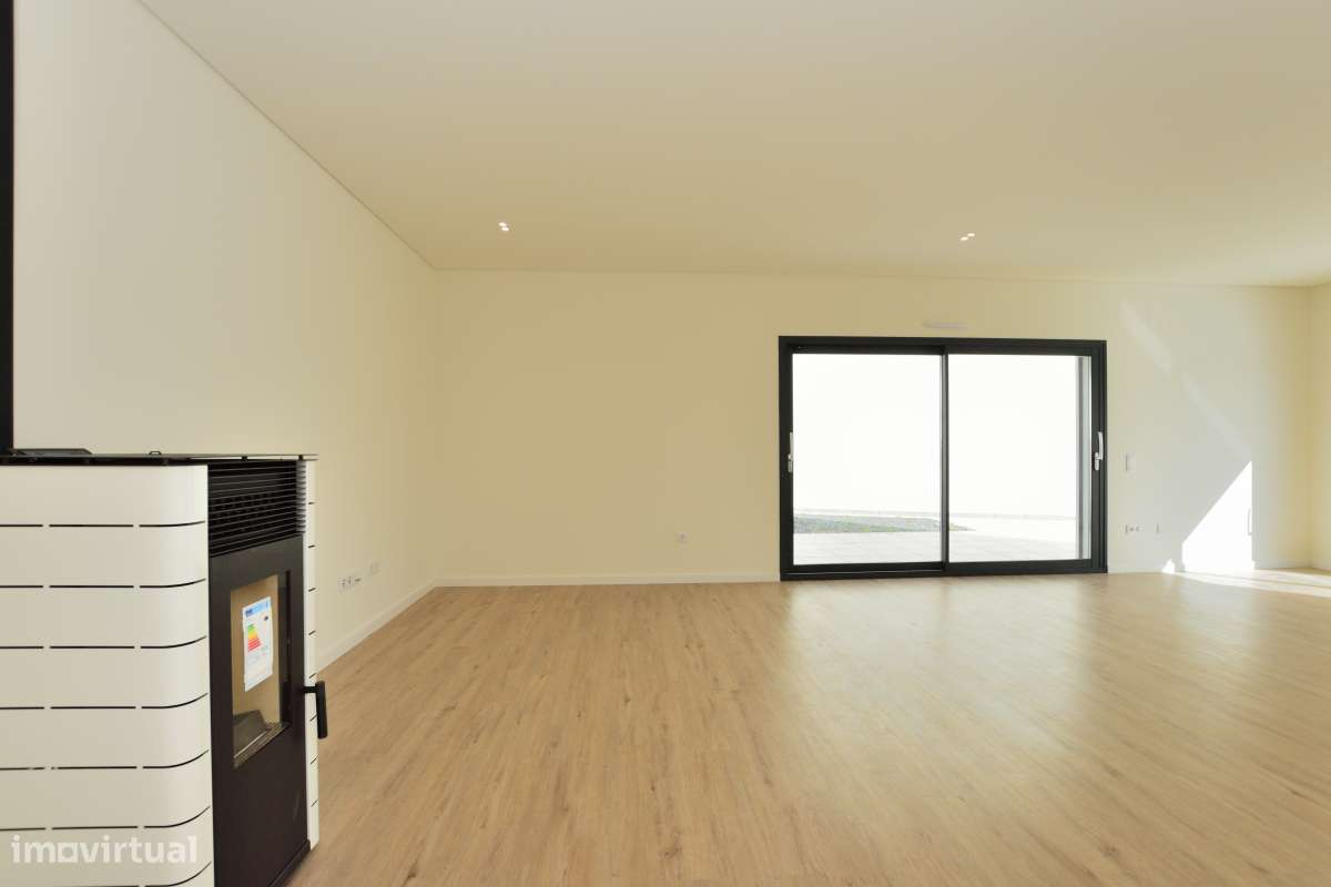 Moradia T4 c/ Certificação Energética A+ | Aveiras de Cima-11