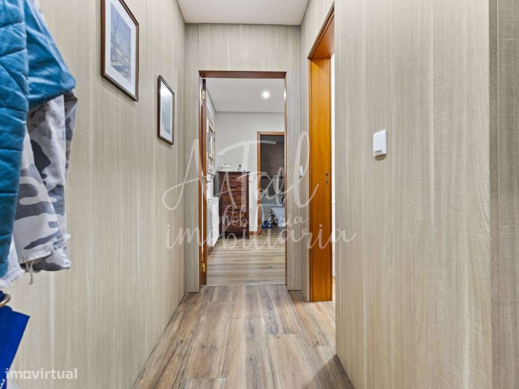 Duplex T5 no centro de Ponte de Lima com terraço panorâmico e 2 gar...-11