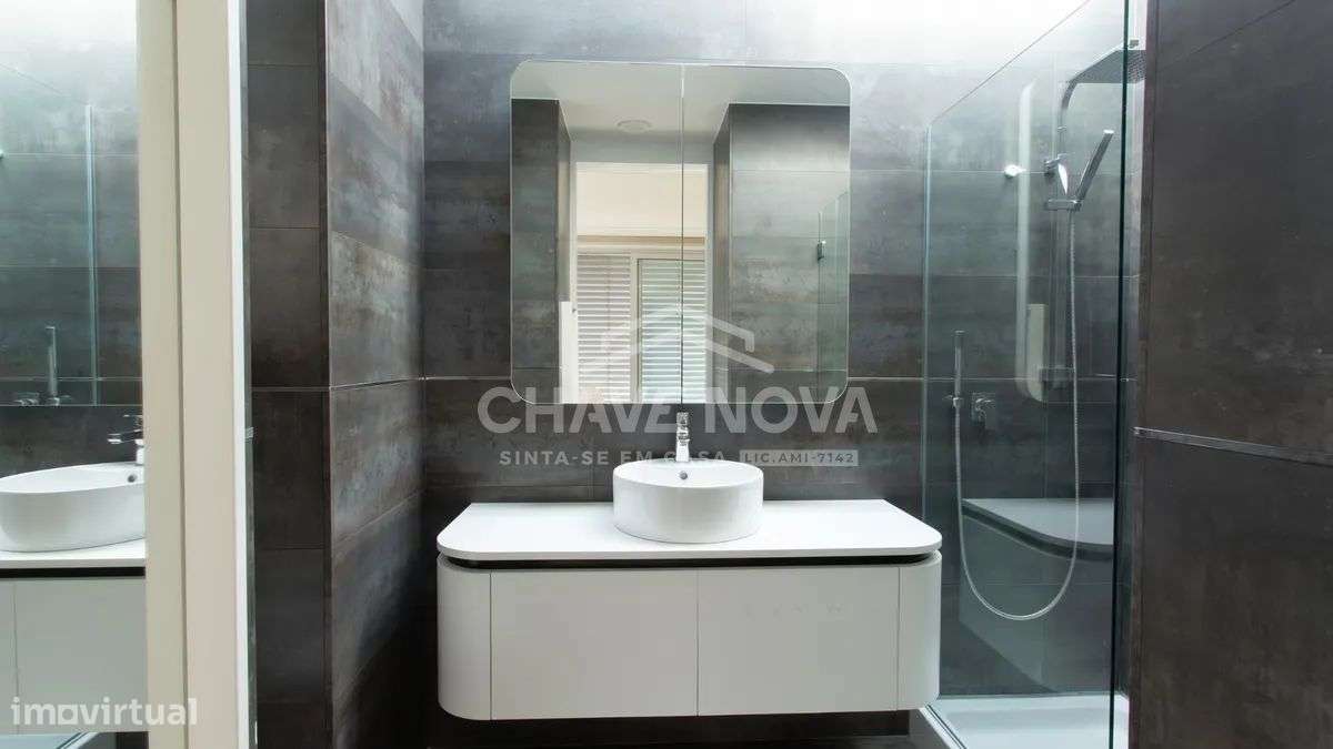 Moradia T3 com 4 casas de banho e piscina na Madalena-23