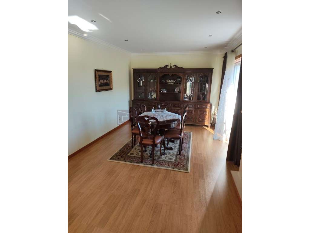 Vende-se Moradia V4 renovada com terraço, churrasqueira e horta a 5...-14