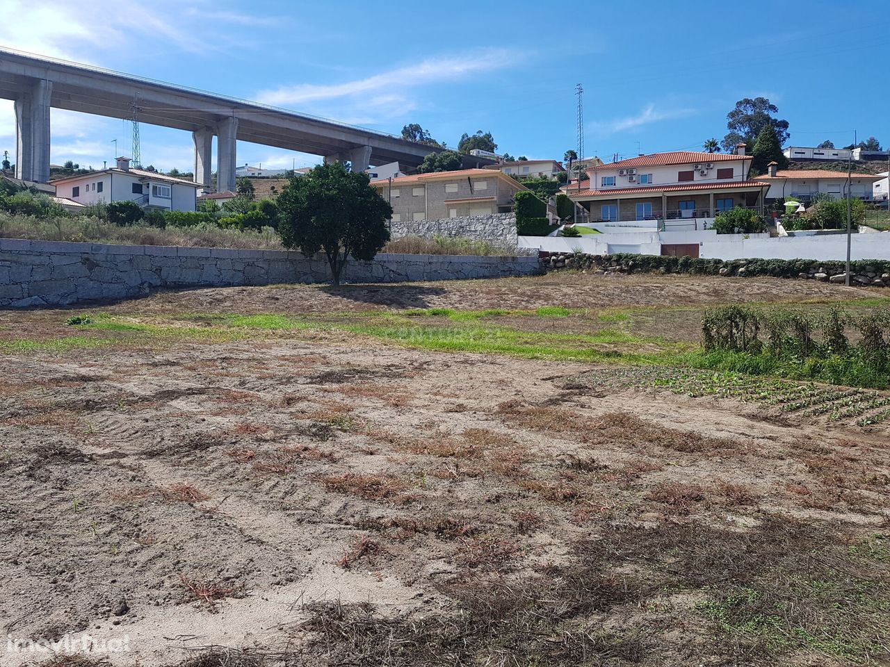 Terreno com 3412m para construção em Mesão Frio, Guimarães