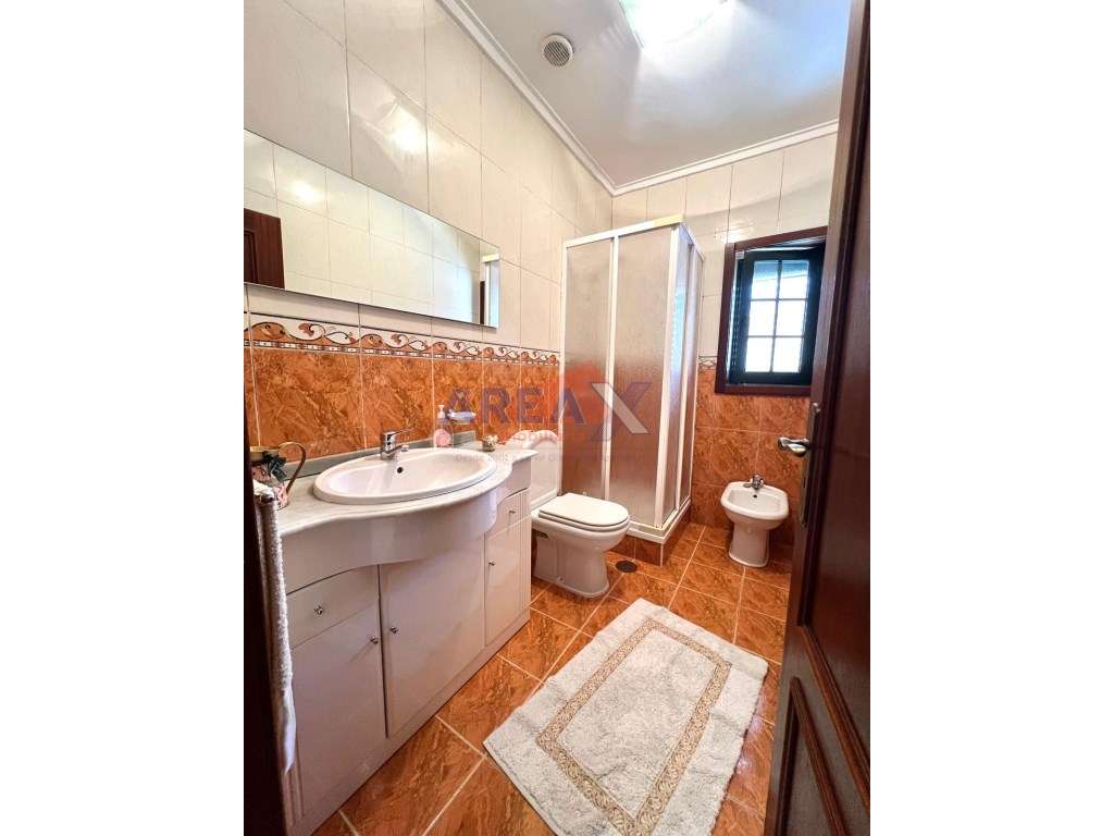 Moradia Geminada T3 em Vila de Cucujães-31