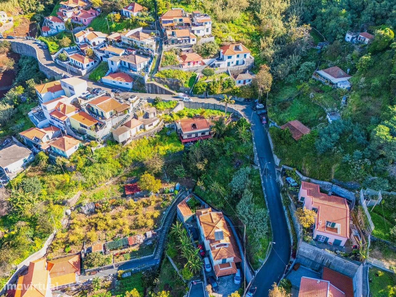 MORADIA de TIPOLOGIA T1 para RECUPERAR e INSERIDA EM TERRENO DE 755m2 - Grande imagem: 4/27