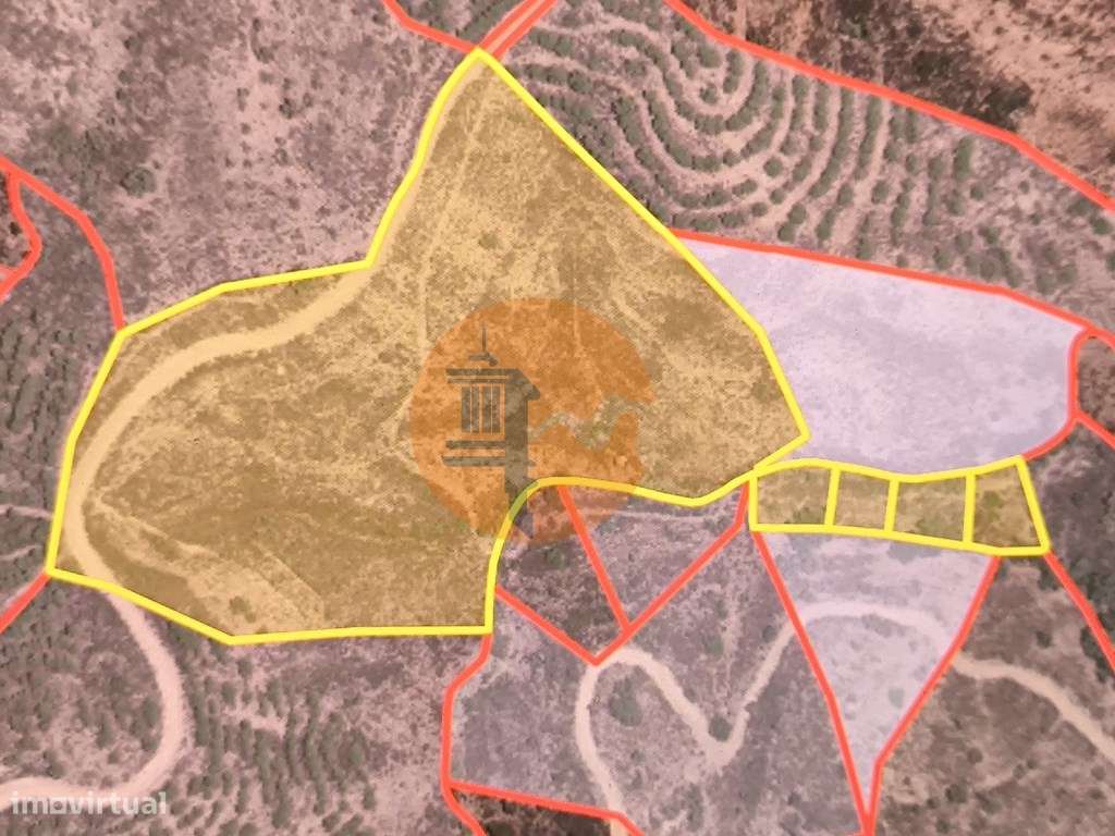 TERRENO RÚSTICO COM 29.400 M² - COM POÇO - LINHA DE ÁGUA - PARTE PL... - Grande imagem: 2/39