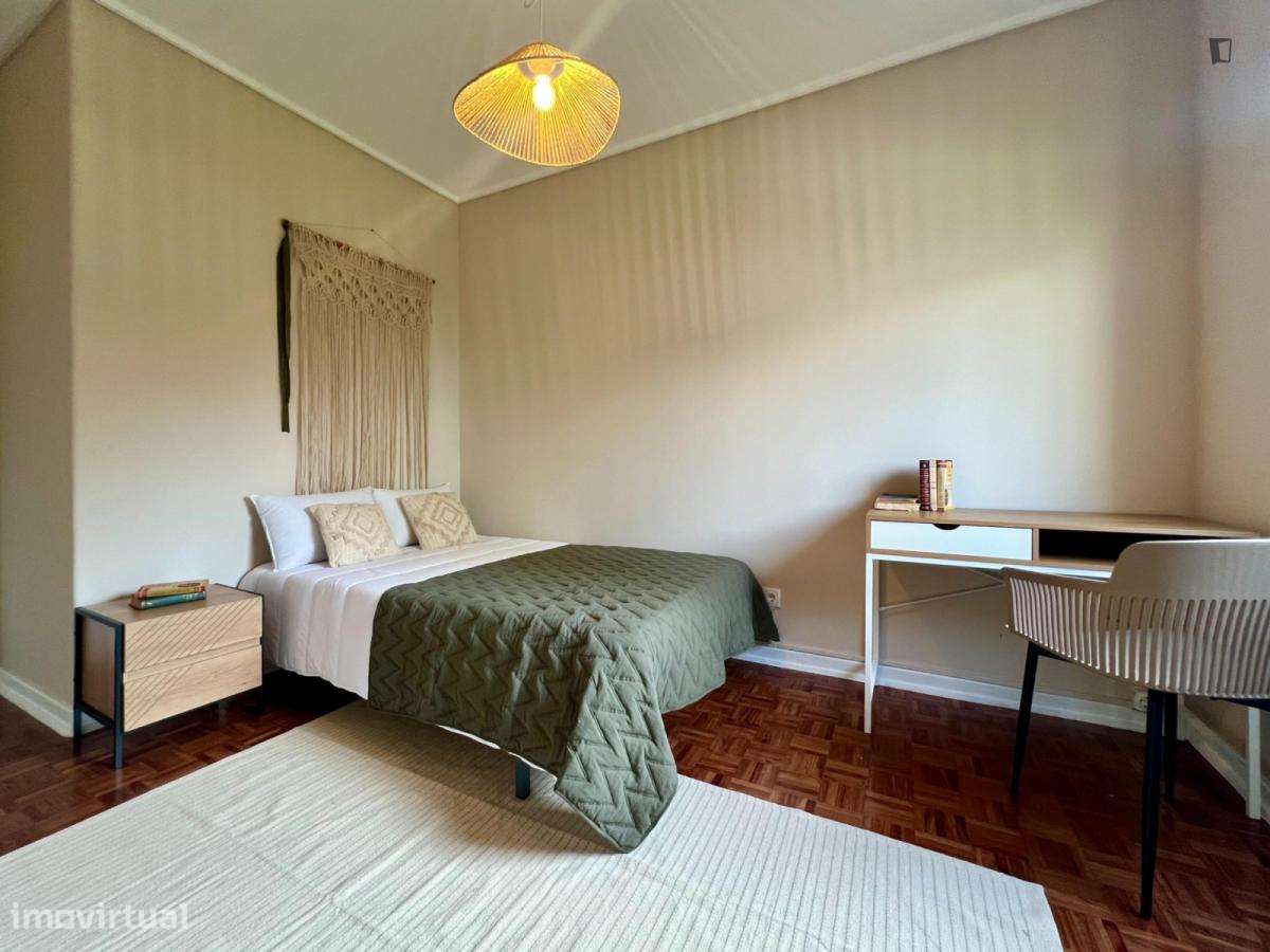 Quarto - localizado em Norton de Matos Coimbra - Grande imagem: 5/9