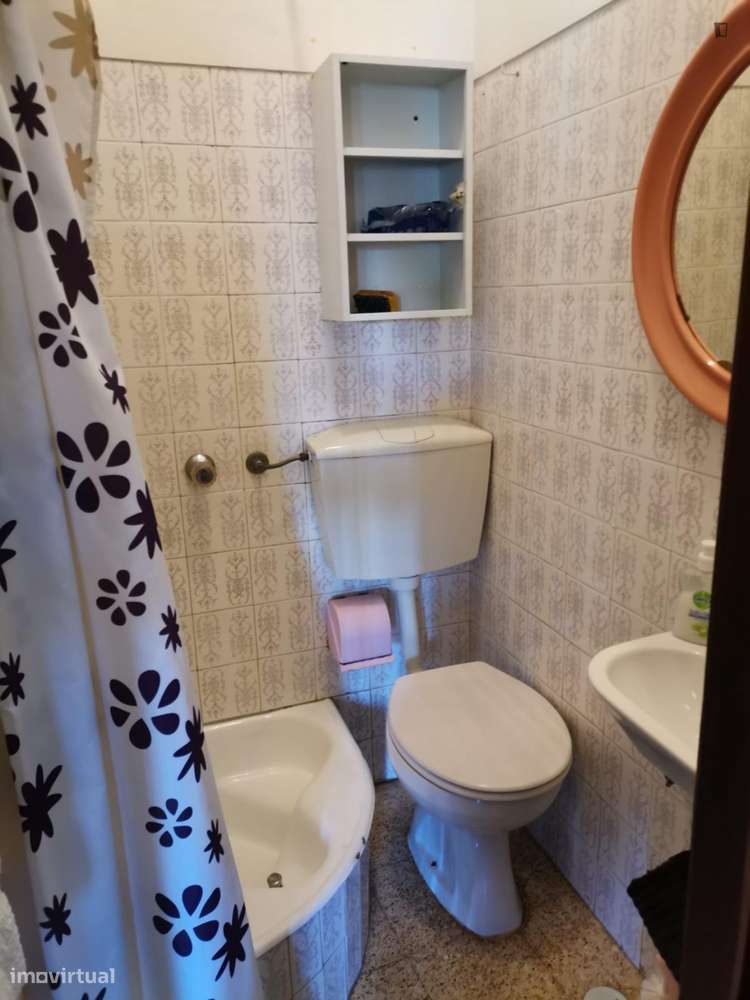 Quarto - localizado em Sete Rios Lisbon - Grande imagem: 3/9