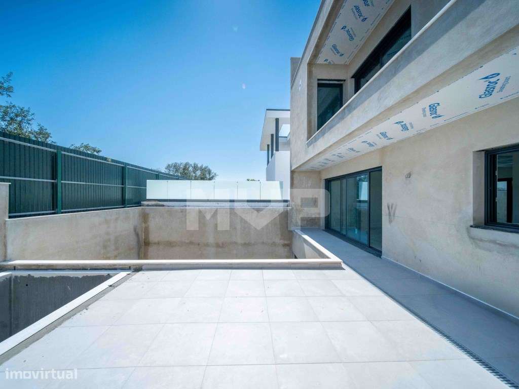 Moradias V3+1 com piscina | Gambelas - Design contemporâneo-9