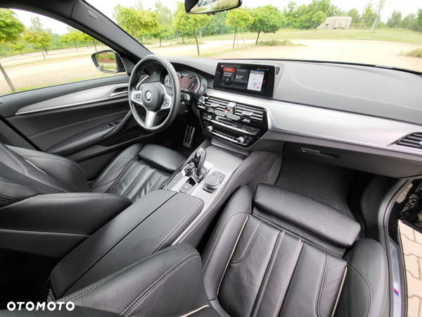 BMW Seria 5 520d M Sport - 10