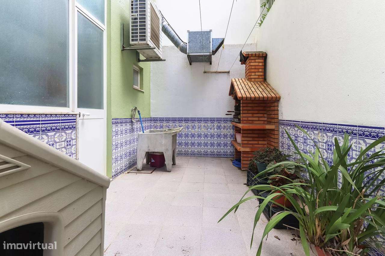 Espaçoso Apartamento T3 no coração de Lisboa-22