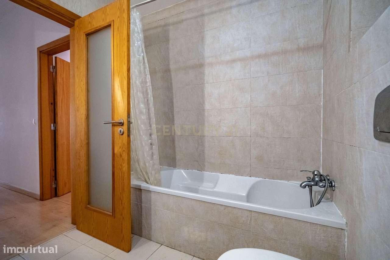 Apartamento T3 com garagem, em Celas, Coimbra-20