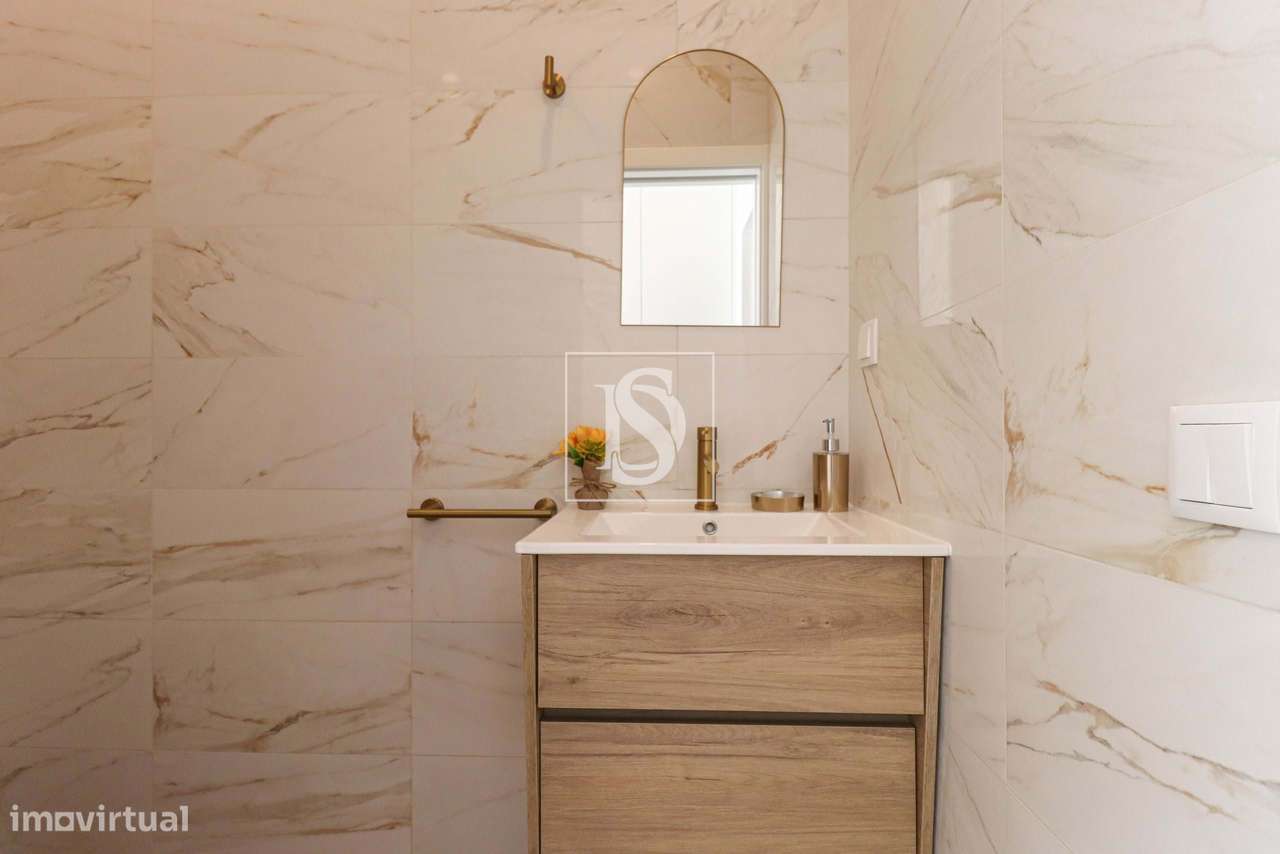 Moradia renovada  com quintal de 140m2 no centro de Lagoa-11