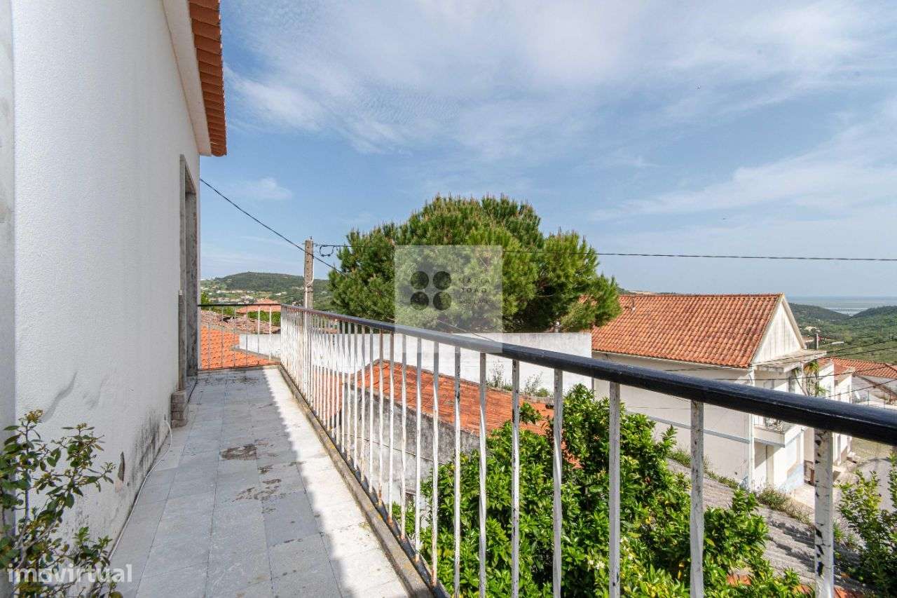 Moradia Bifamiliar, Quintal, Garagem, Local Sossegado.-13