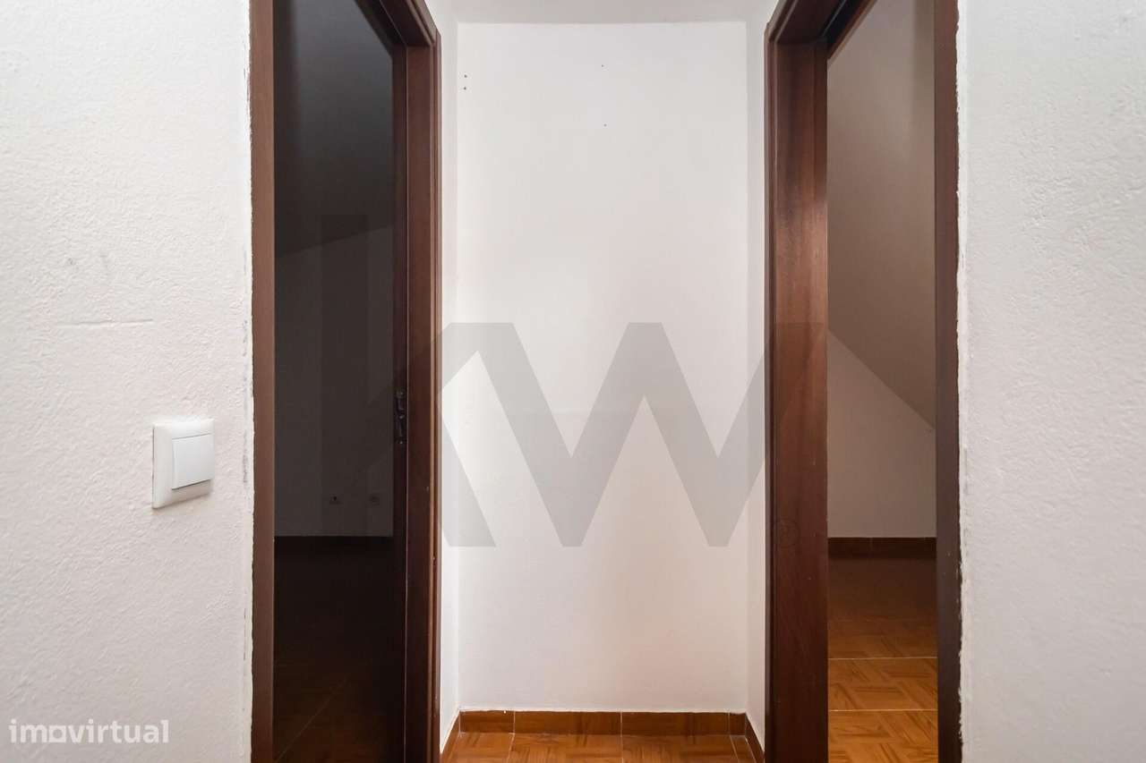 Moradia T2 de Rés-do-chão e 1º andar, situada em Sarilhos Pequenos, Mo - Grande imagem: 4/28