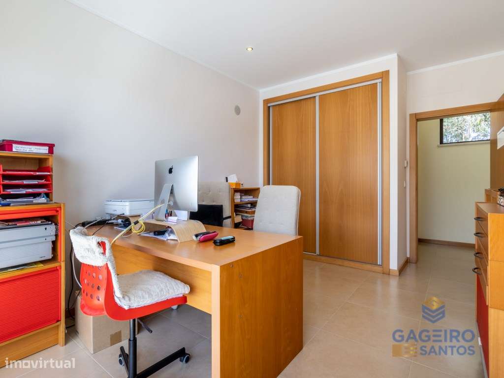 Moradia com piscina e terreno em São Martinho do Porto-31