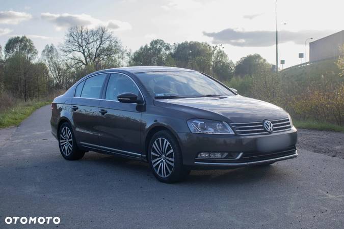 Volkswagen Passat 2.0 TDI Highline DSG - 2