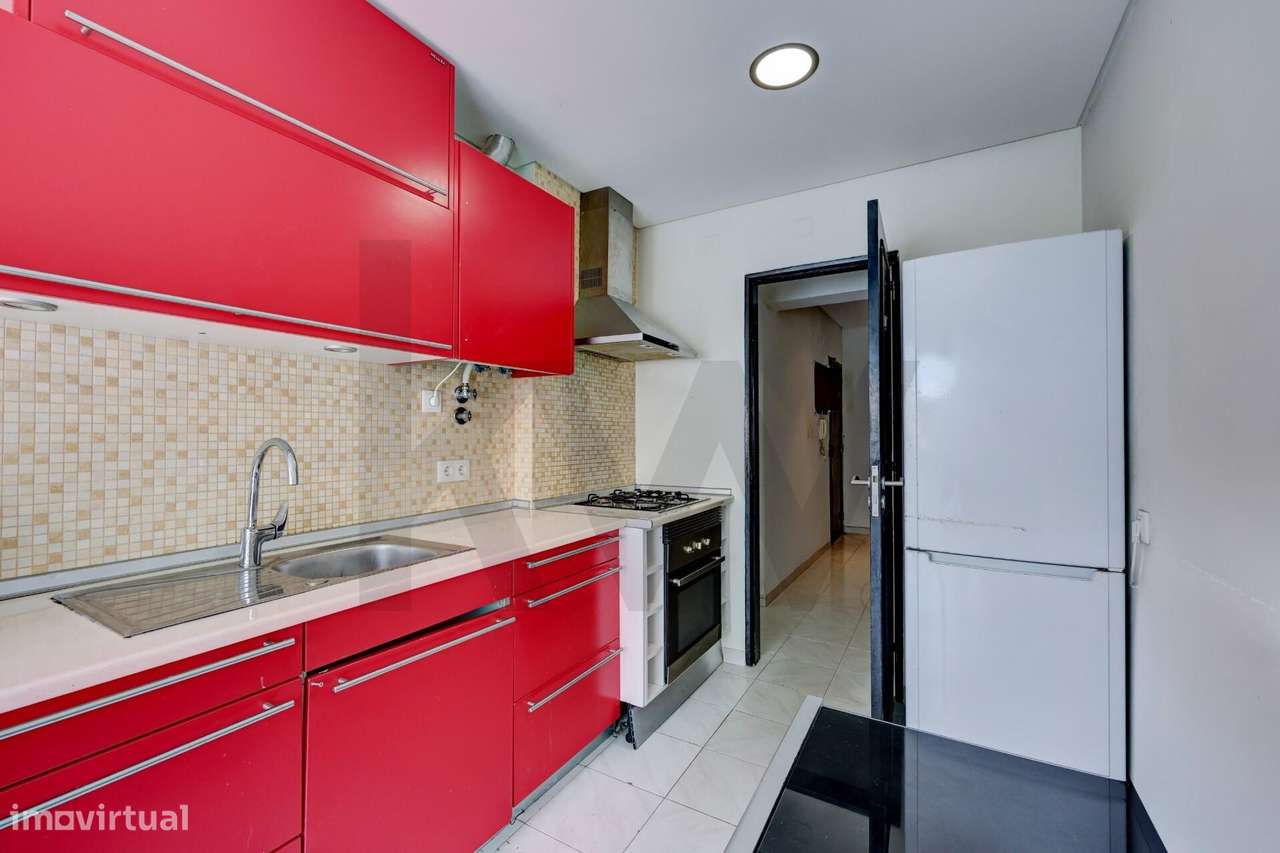 Apartamento T3 Monte da Caparica Rua General Humerto Delgado-37