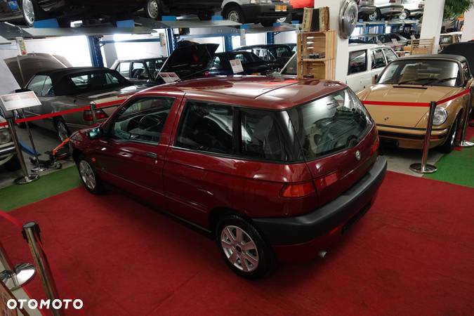 Alfa Romeo 145 1.6 L - 4