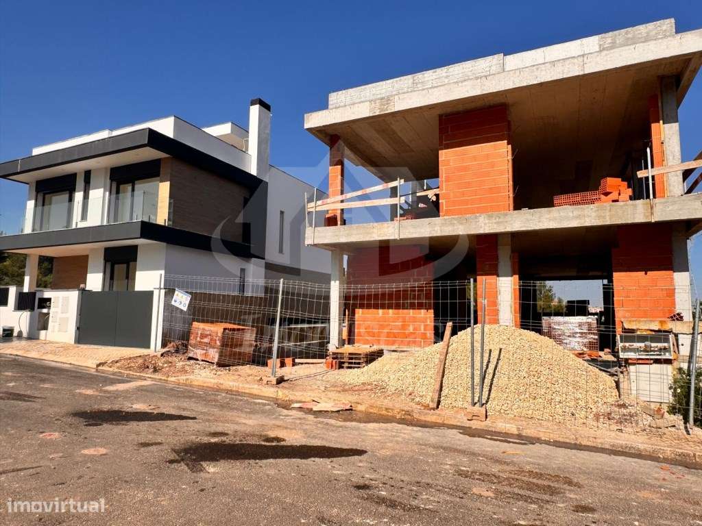 Moradia isolada T4 com piscina nos Terraços du Moulin, Vialonga - Grande imagem: 4/13