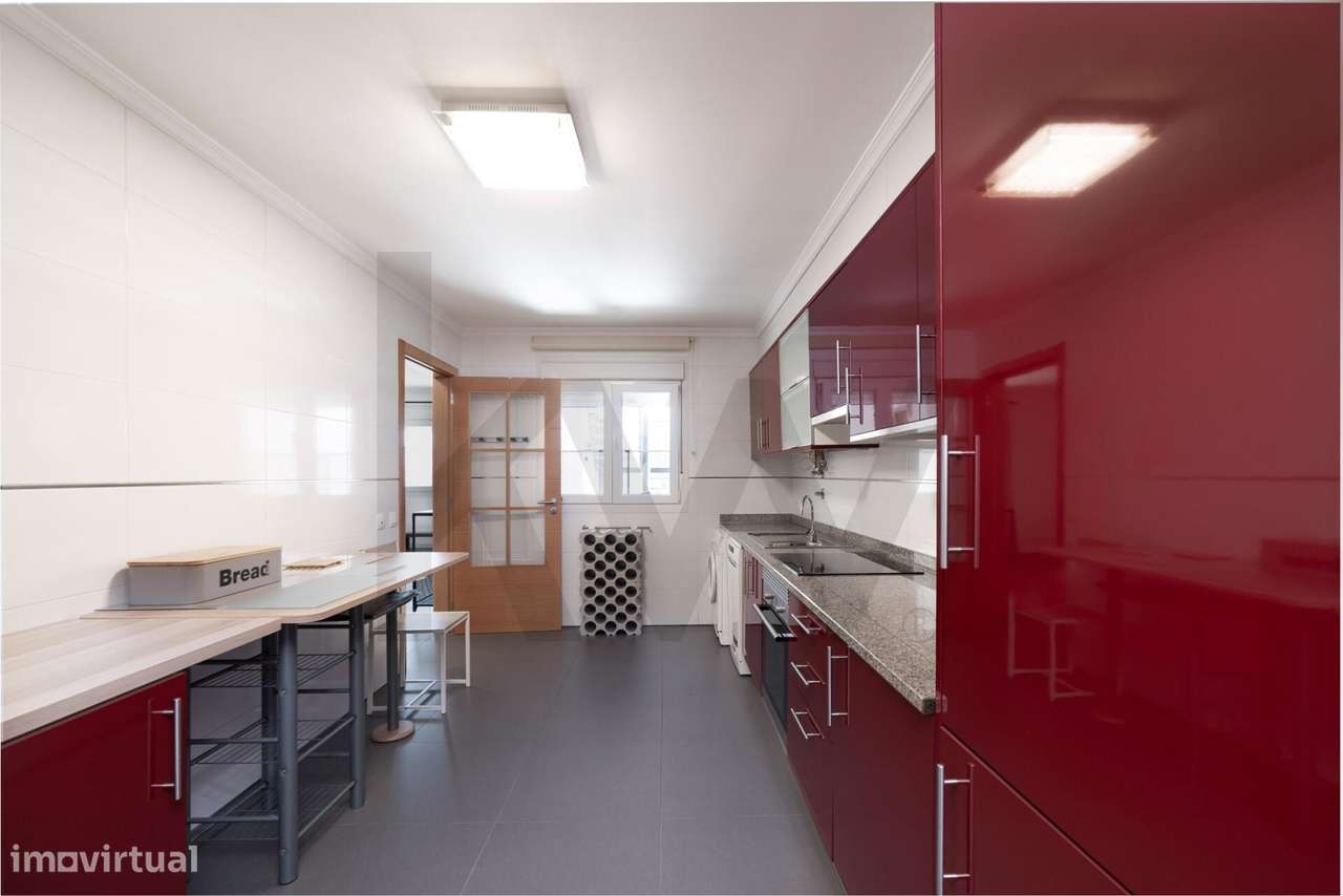 Apartamento T3 único com 3 lugares de estacionamento - VRSA-7