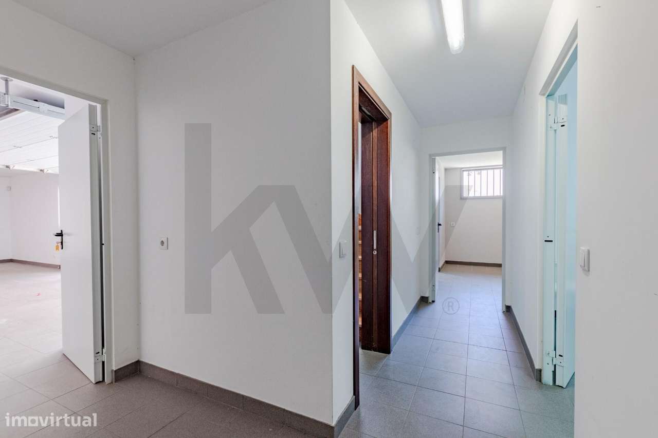 Moradia de sonho T4 com jardim, piscina e privacidade no coração de Ca-33