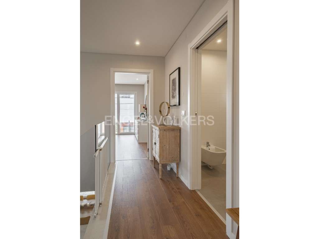 Moradia T4 moderna de luxo em Fernão Ferro-40