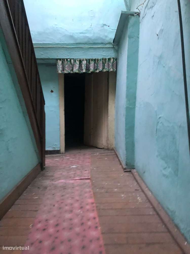 Prédio de 3 pisos no centro da capital da região demarcada do Douro-2