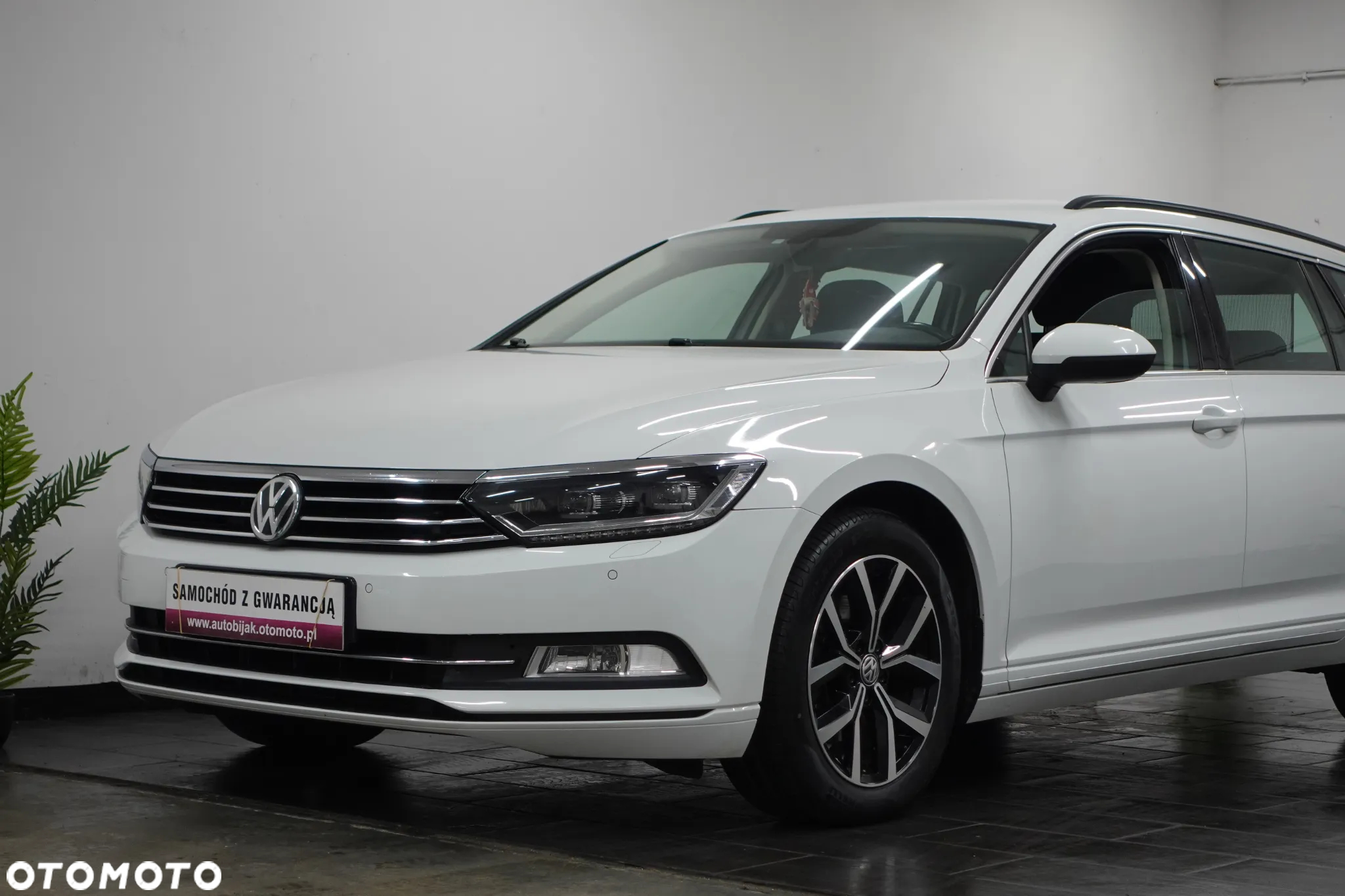 Volkswagen Passat Variant 1.6 TDI SCR DSG Conceptline - 17