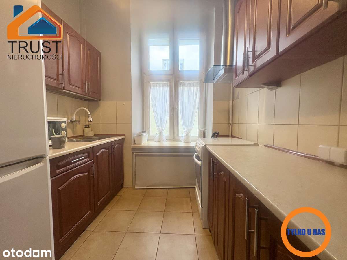 Przestronna, kawalerka w ścisłym centrum!-4