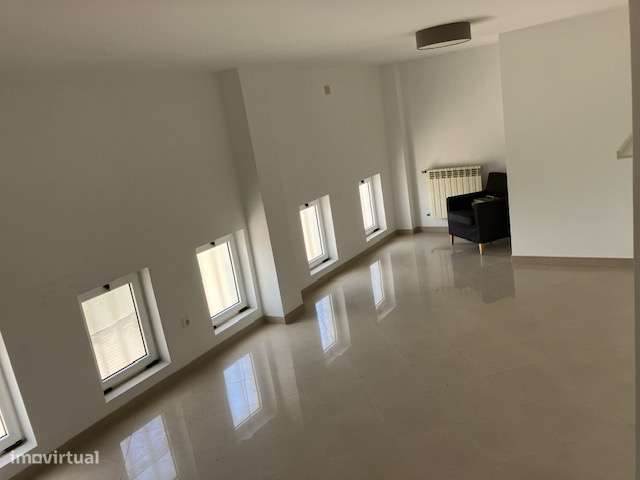 Lisboa Sul Almada Duplex T3 +1, com garagem-32