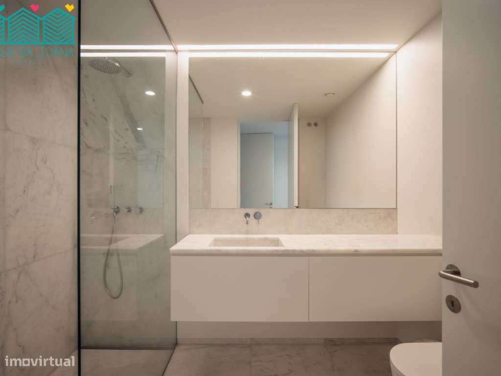 Apartamento T4 com Lugares de Garagem no Centro de Lisboa-32