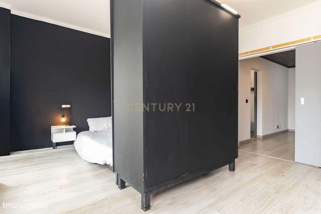 Apartamento T2 totalmente remodelado, localizado no Pinhal Novo,-25
