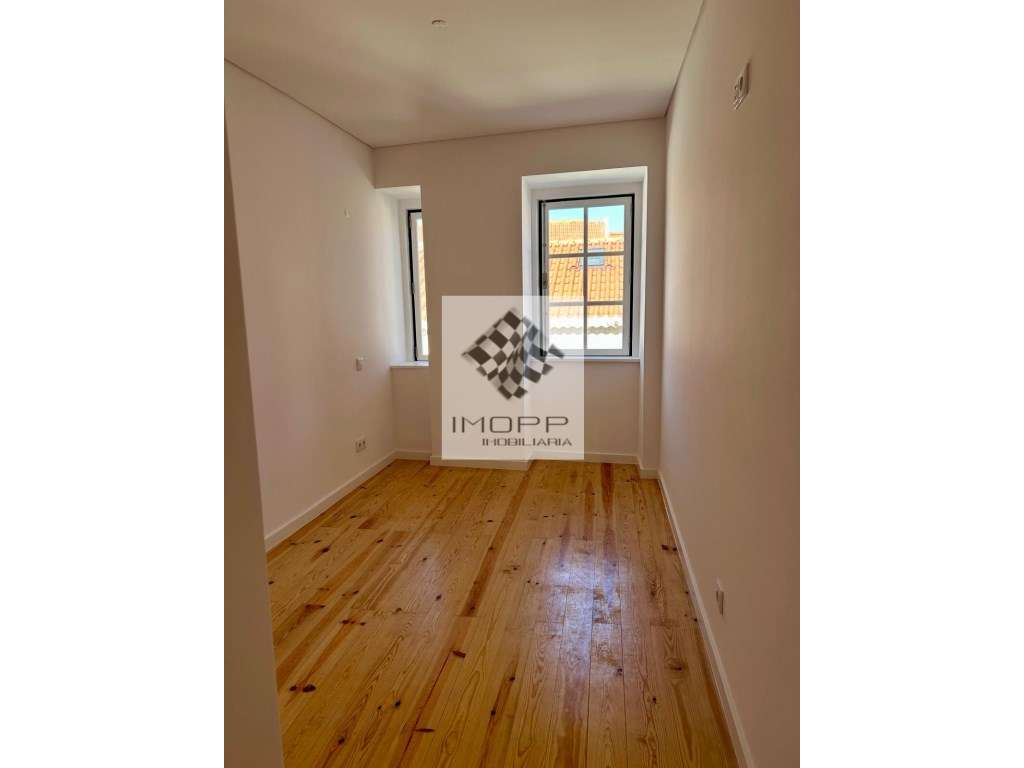 Moradia T2 +2 no centro histórico de Carnide-13