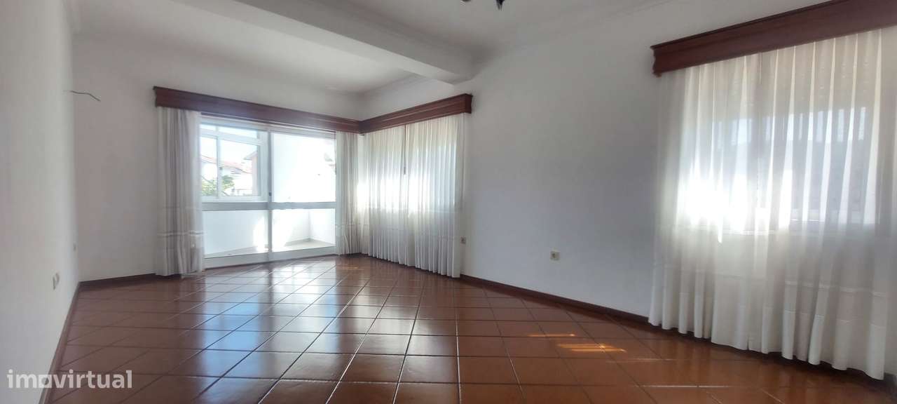 APARTAMENTO T2 - CARVALHAL-3