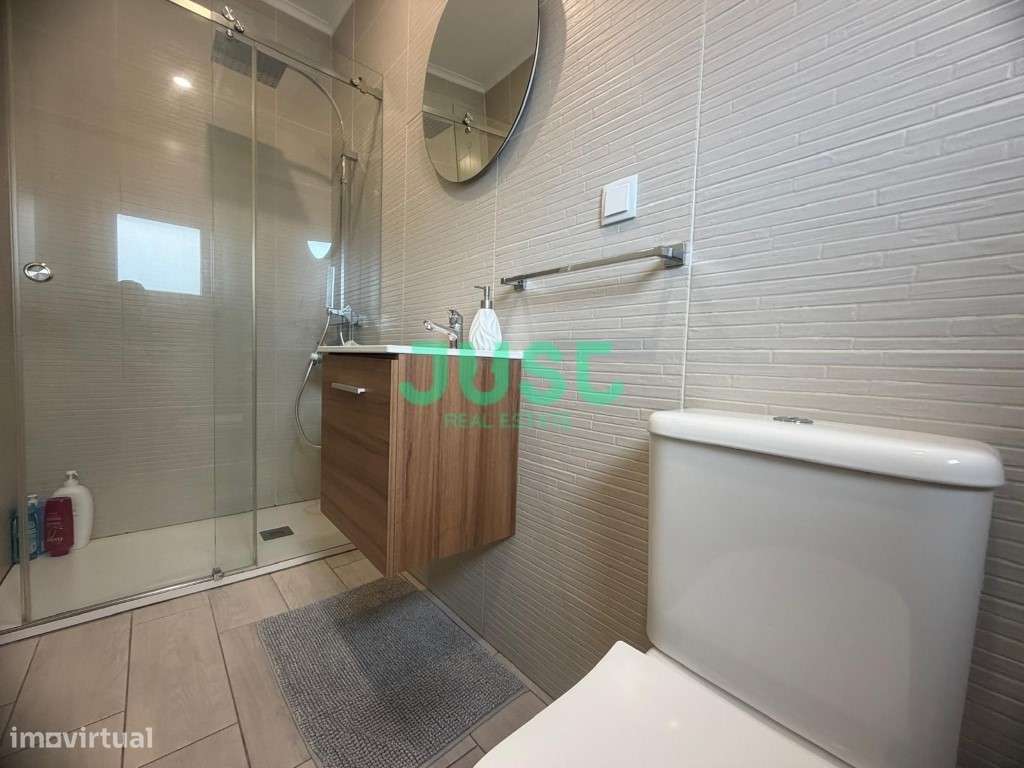 Moradia isolada, T3, seminova com garagem e piscina na Quinta do Conde-36