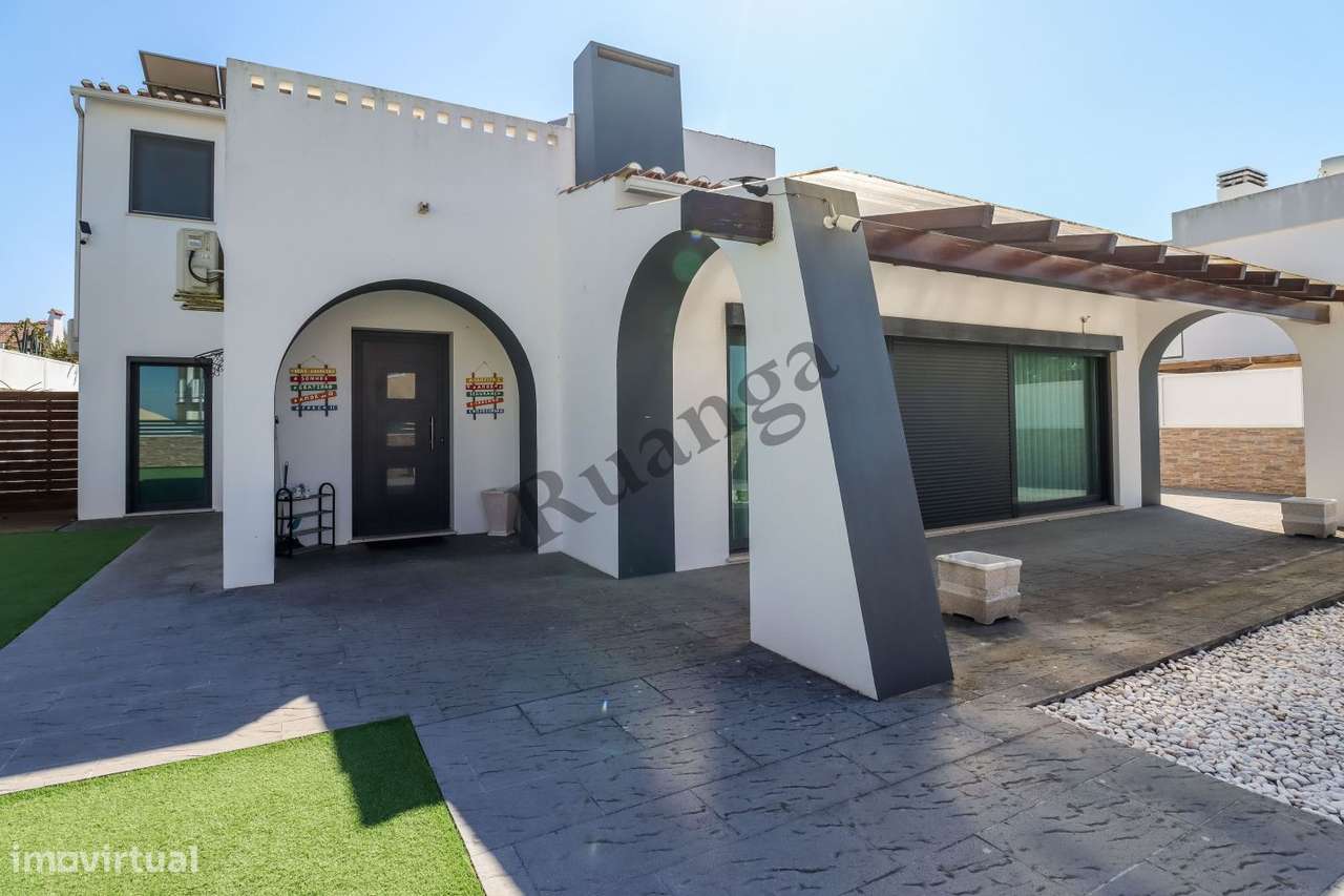 Excelente Moradia  para venda na Aldeia de Santo André-3