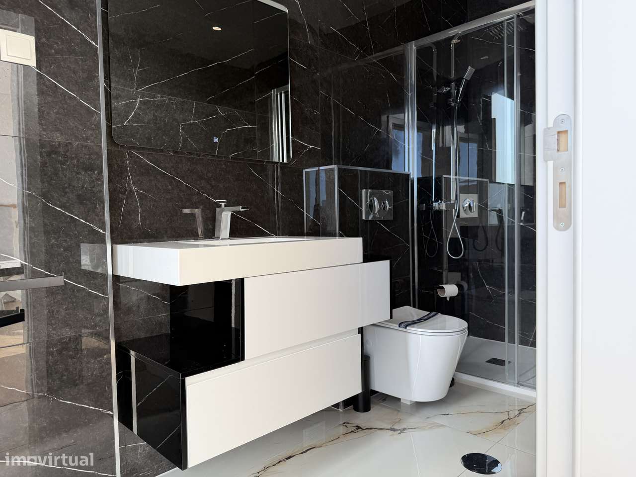 Moradia T4 NOVA com box e piscina-27