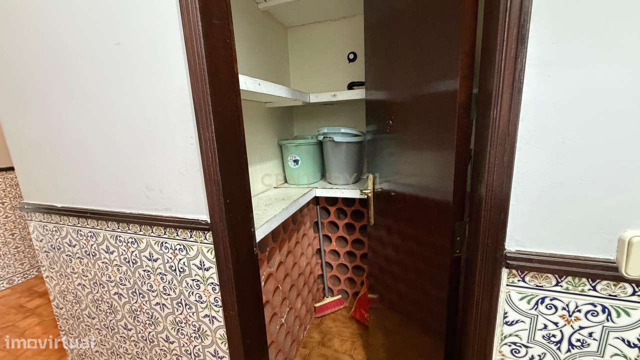Apartamento T3 transformado em T2 | Amora-10