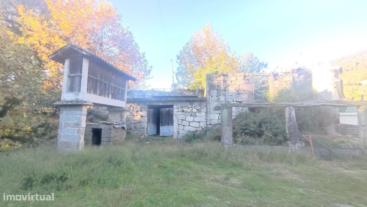 Moradias para restauro em Bouro Santa Maria, Amares-6