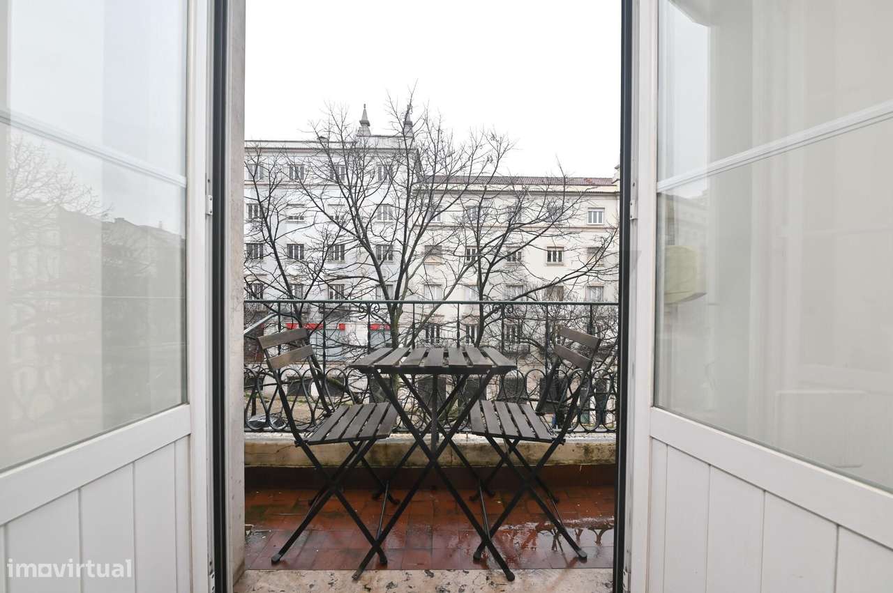 Apartamento T3 de 100m2 mobilado e equipado, junto à Avenida da Liberd - Grande imagem: 5/32