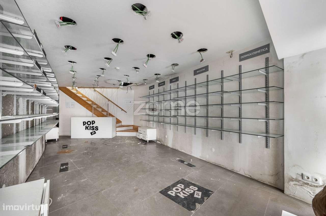 Prédio junto à Praça dos Poveiros – Excelente Oportunidade no Porto... - Grande imagem: 2/15